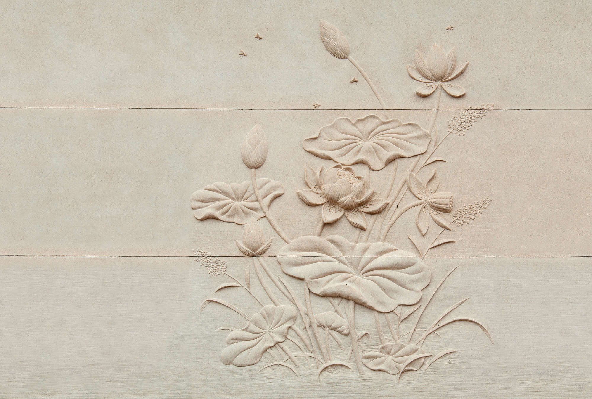             Fototapete »fiore« - Blumenrelief auf Betonstruktur – Glattes, leicht perlmutt-schimmerndes Vlies
        