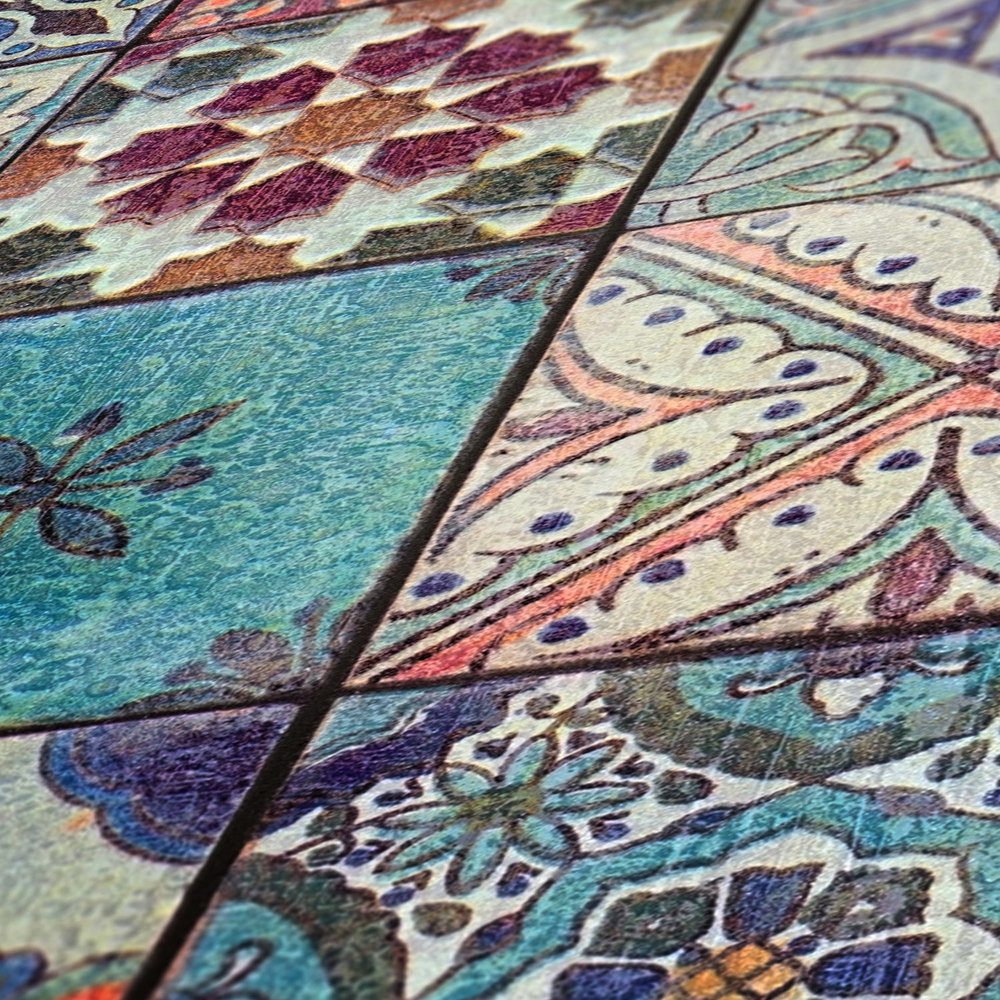             Fliesen-Tapete Mosaik Optik – Blau, Violett, Creme
        