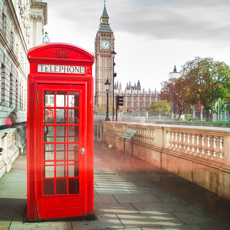         Rote Telefonzelle in London – Rot, Braun, Grün
    