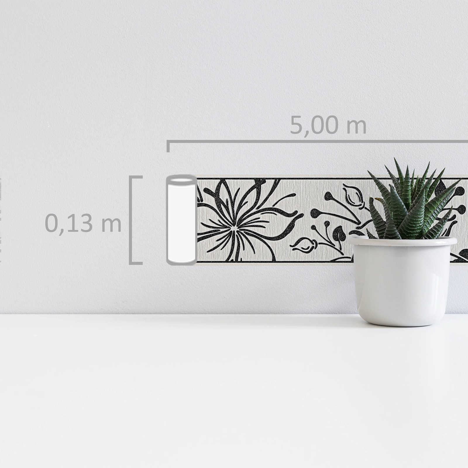             Selbstklebende Tapetenbordüre mit floralem Muster – Schwarz, Weiß
        