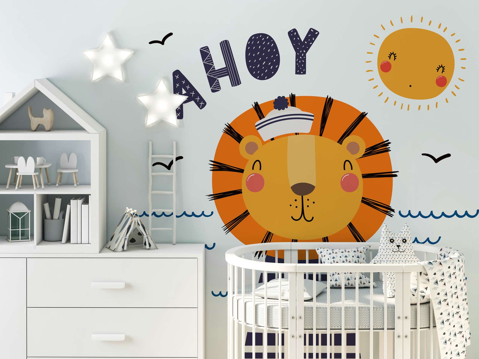             Fototapete fürs Kinderzimmer mit Löwen-Pirat – Glattes & perlmutt-schimmerndes Vlies
        
