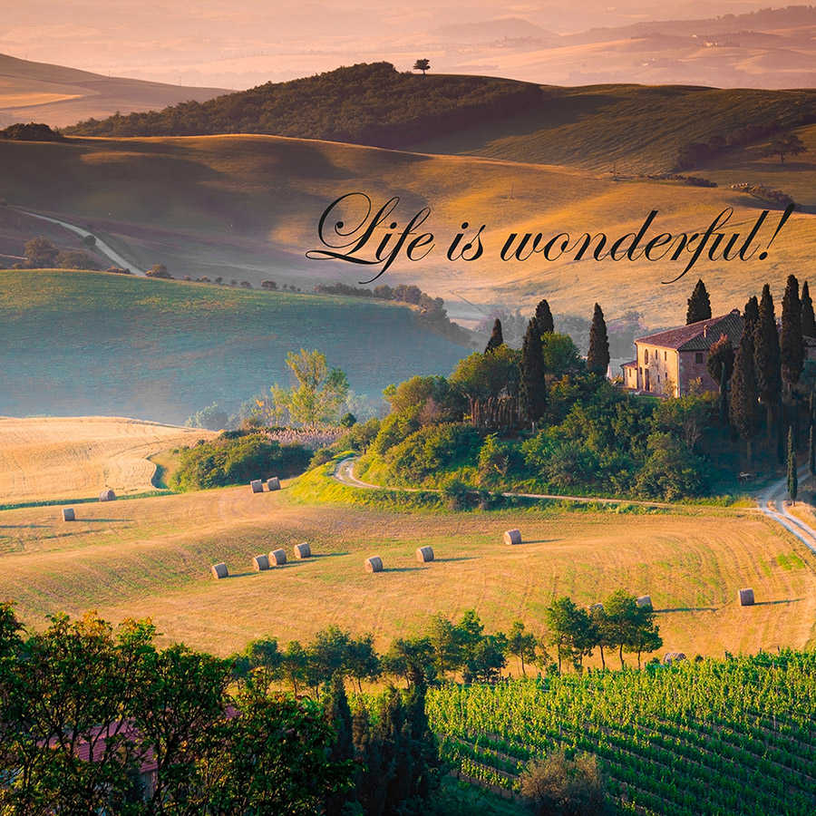 Fototapete Toskana mit Schriftzug "Life is wonderful!" – Strukturiertes Vlies
