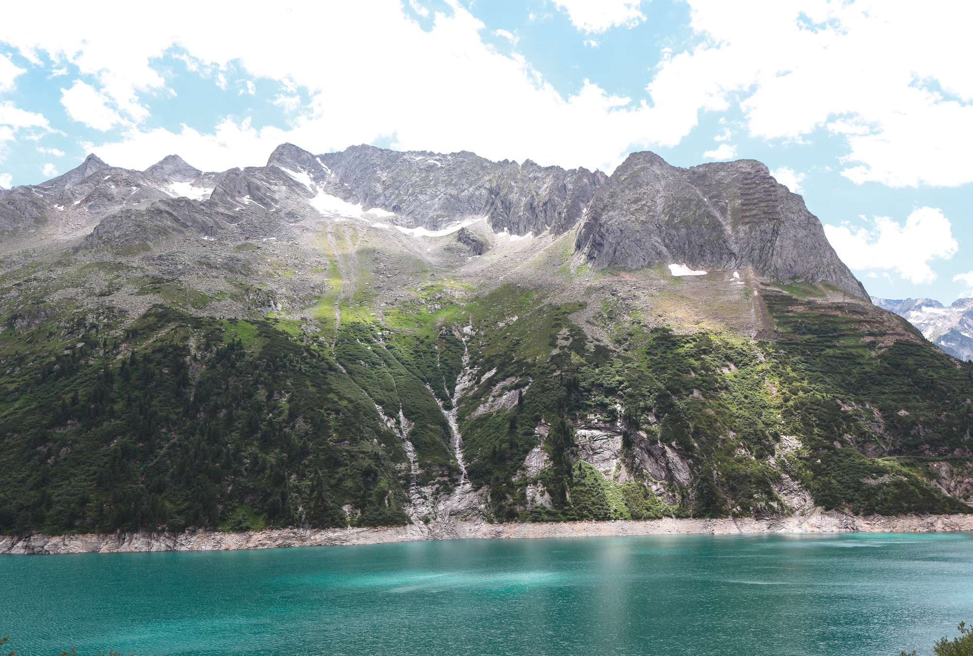             Fototapete Gebirgslandschaft mit Alpensee
        
