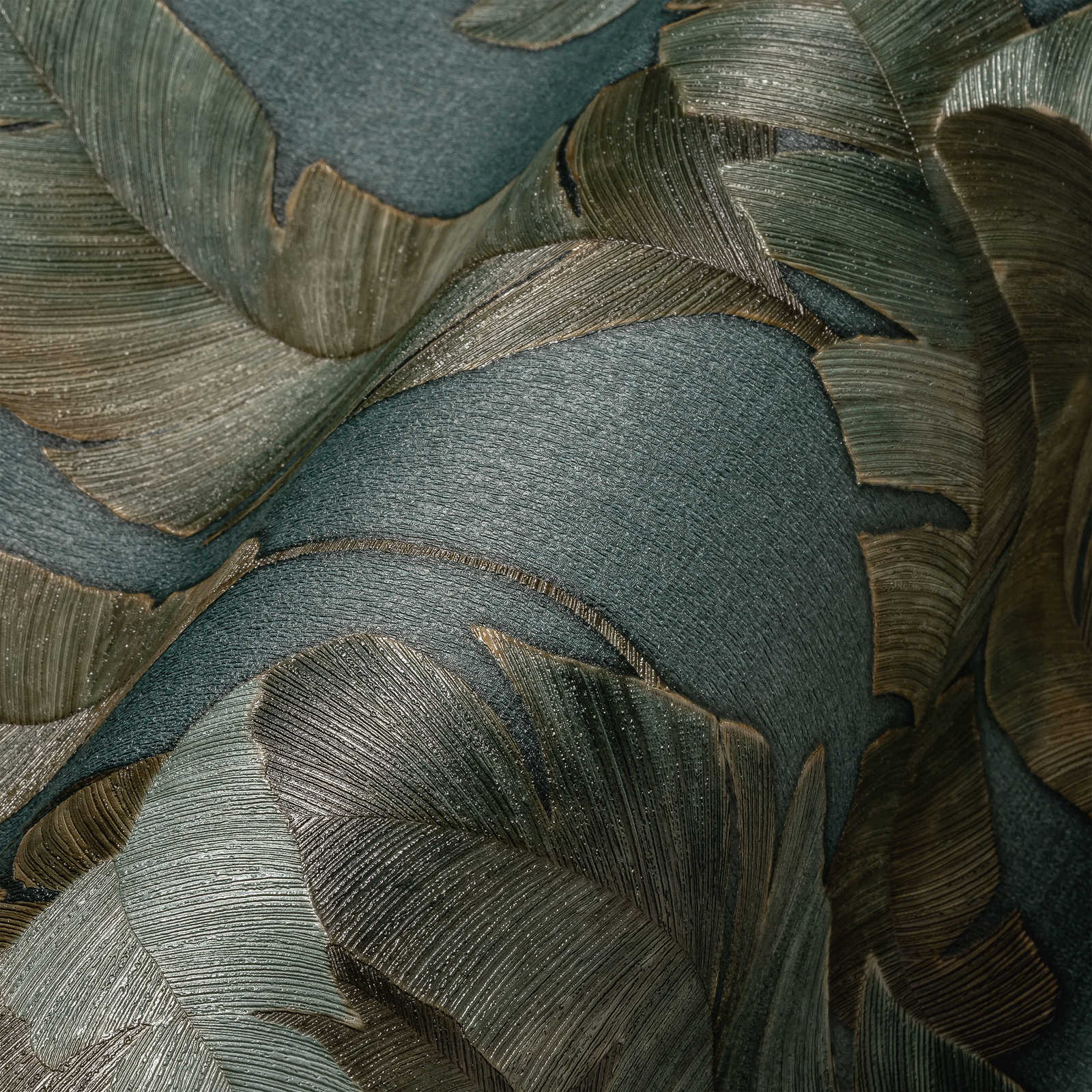             Vliestapete mit große Palmenblätter in dunkler Farbe – Petrol, Grün, Braun
        