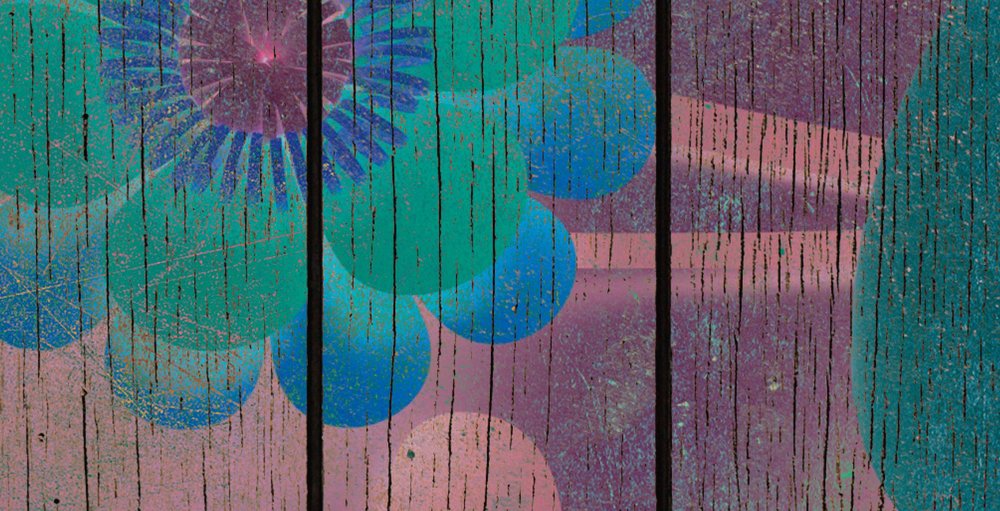             Spray Bouquet 1 - Fototapete mit Blumen auf Bretterwand - Holpaneele breit – Blau, Grün | Mattes Glattvlies
        