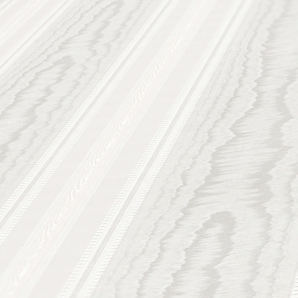             Streifentapete gemustert mit Holzoptik – Creme, Weiß
        