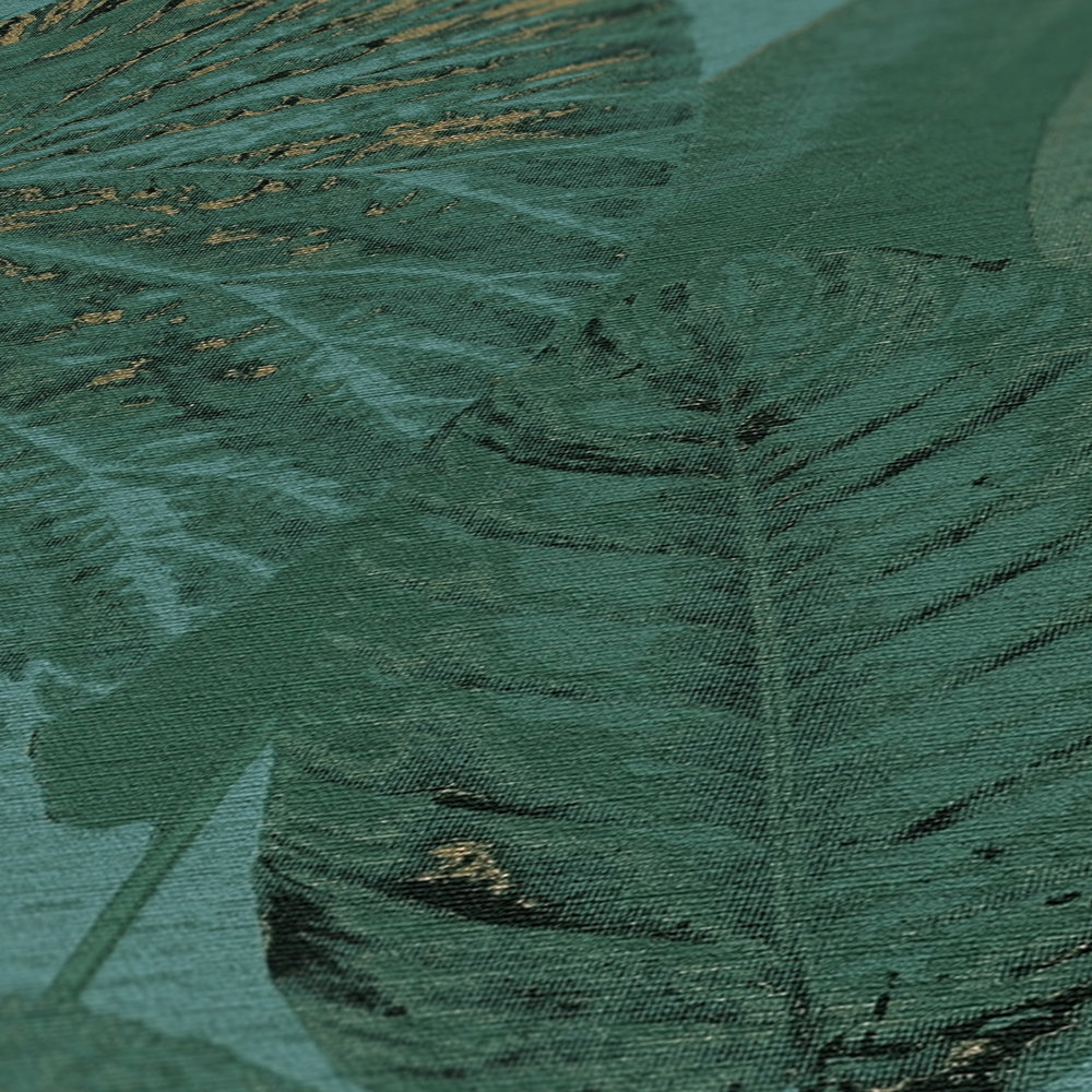             Vliestapete mit Blättern und Dschungelmuster leicht glänzend – Petrol, Grün, Gold
        