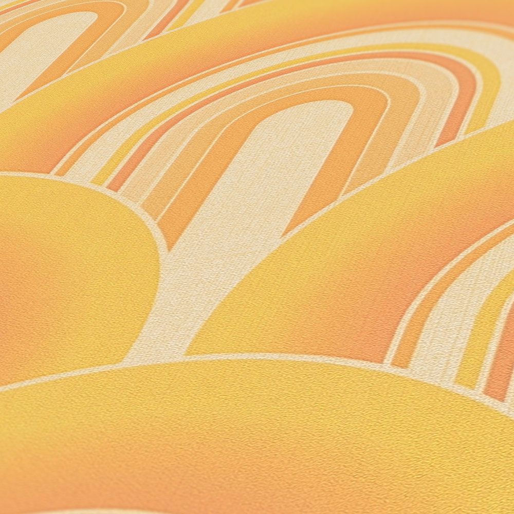             70er Tapete mit grafischem Retro Design – Gelb, Orange
        