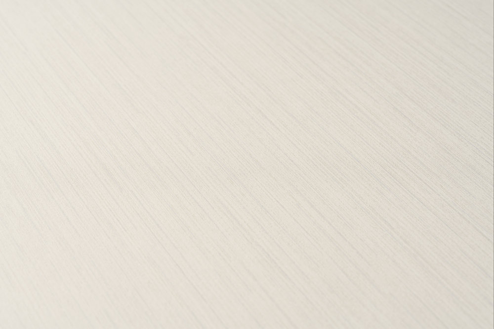             Glitzer Tapete mit liniertem Design & Wildseidenoptik – Weiß
        
