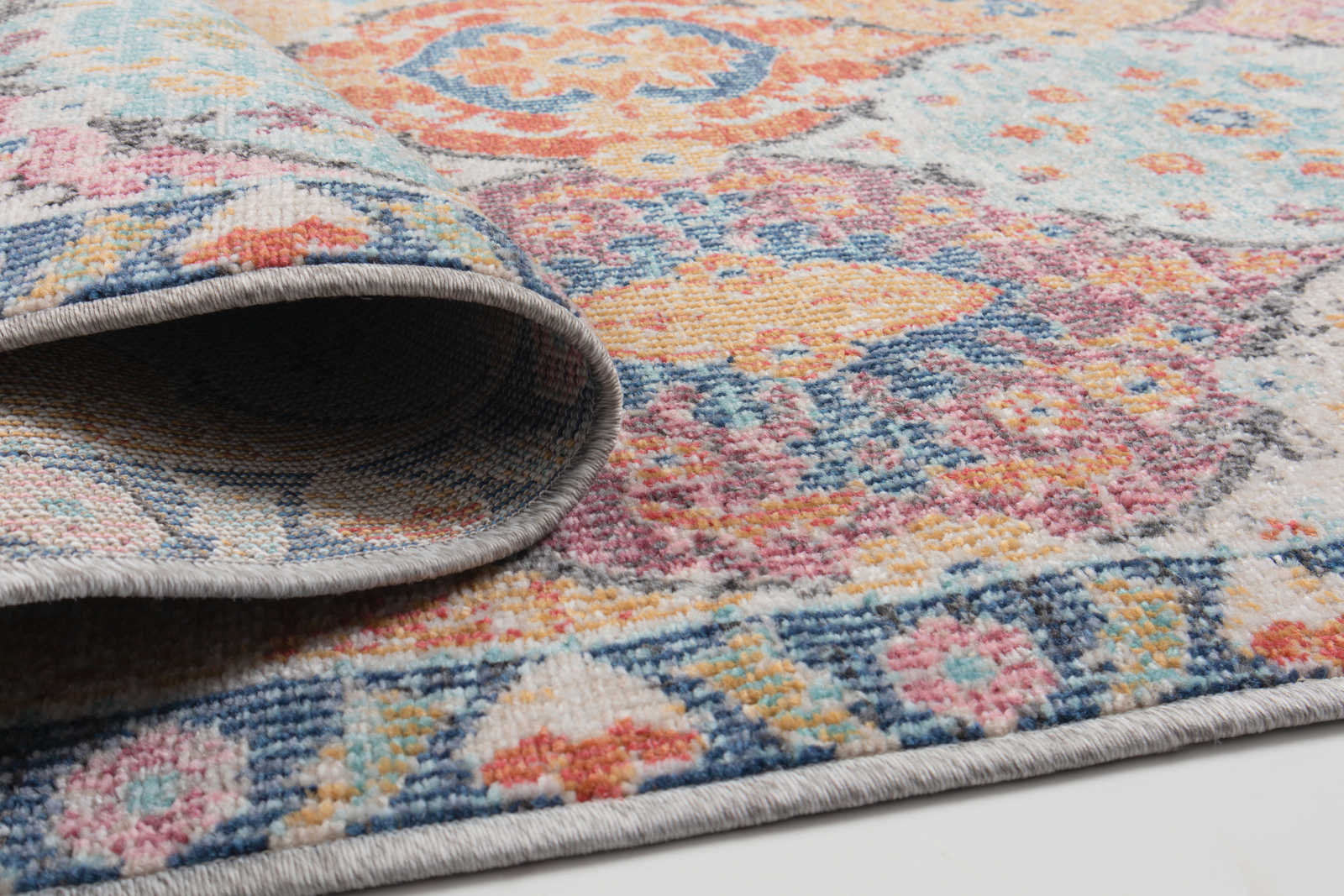             Bunter Outdoor Teppich aus Flachgewebe – 200 x 140 cm
        