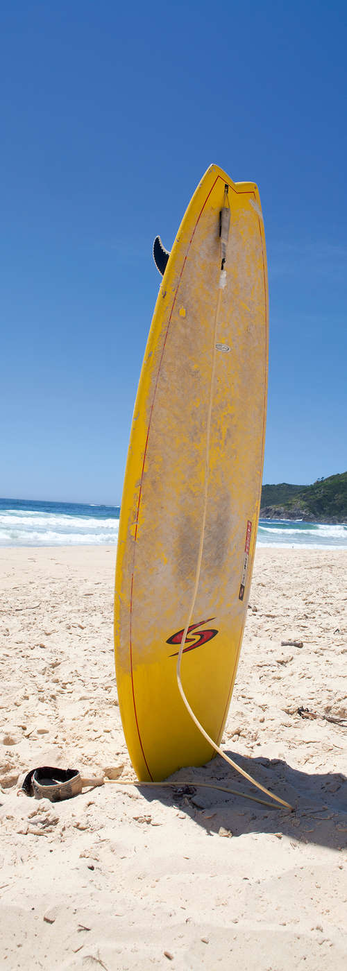             Strand Fototapete Surfbrett am Meer auf Premium Glattvlies
        