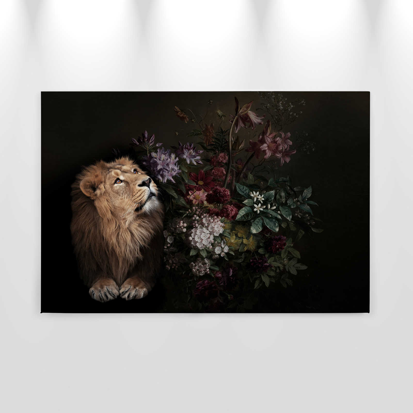            Leinwandbild Löwe Portrait mit Blumen – 0,90 m x 0,60 m
        