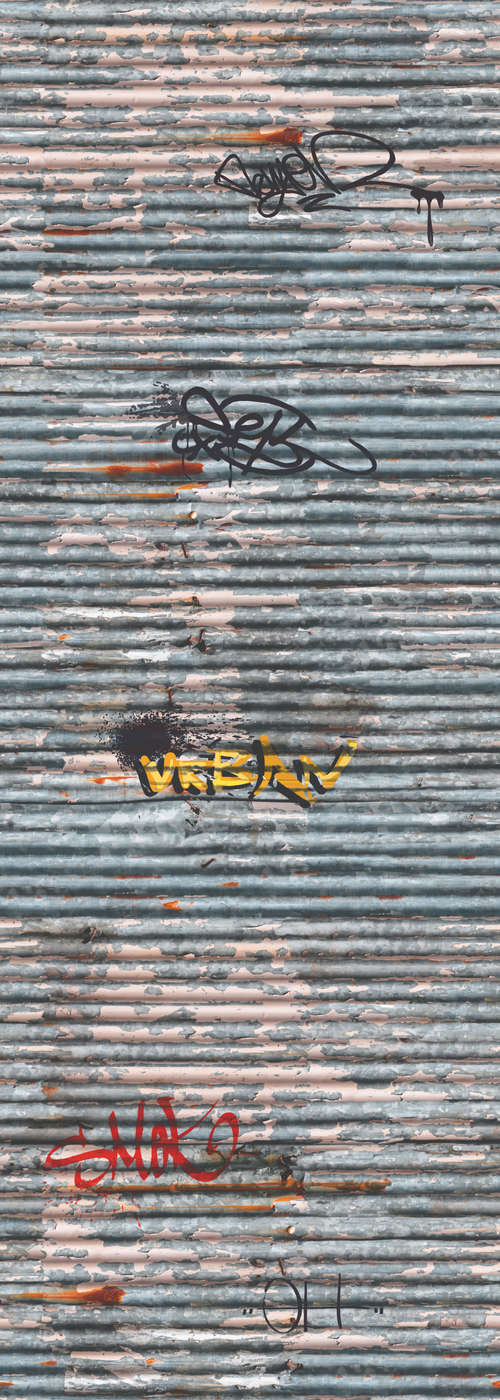             Moderne Fototapete Blechwand mit Graffiti auf Premium Glattvlies
        