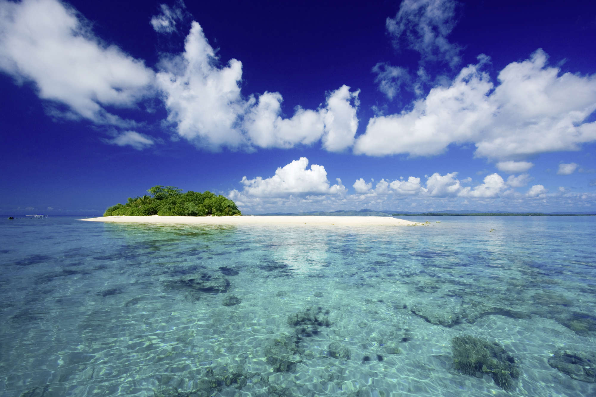             Insel Fototapete Meer mit kleiner Insel auf Premium Glattvlies
        