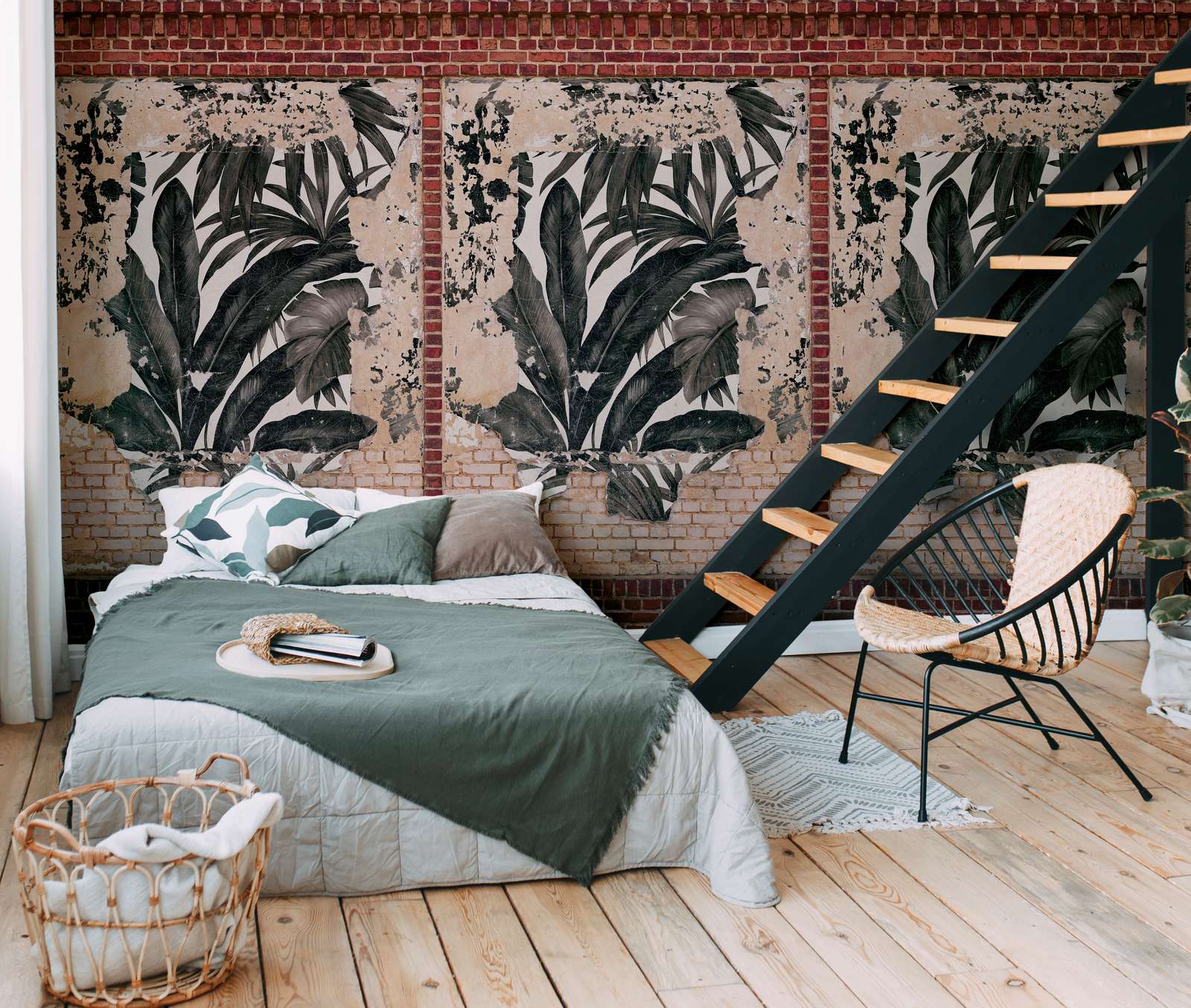             Ziegelsteinwand Tapete mit Palmenblättern im Used Look – Braun, Beige, Rot
        