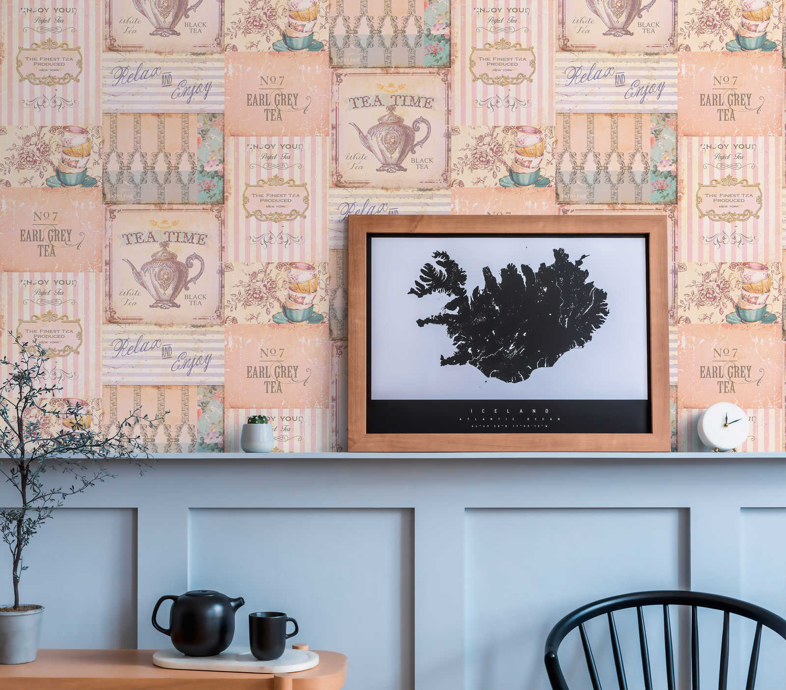             Küchentapete Tea Time Collage im Landhaus Stil – Rosa, Grau, Blau
        