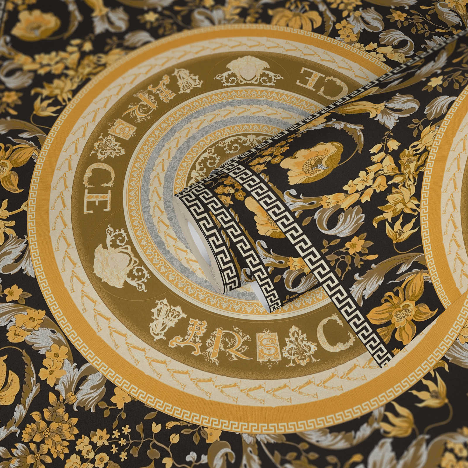             VERSACE Tapete Emblem in Gold und Silber – Schwarz
        