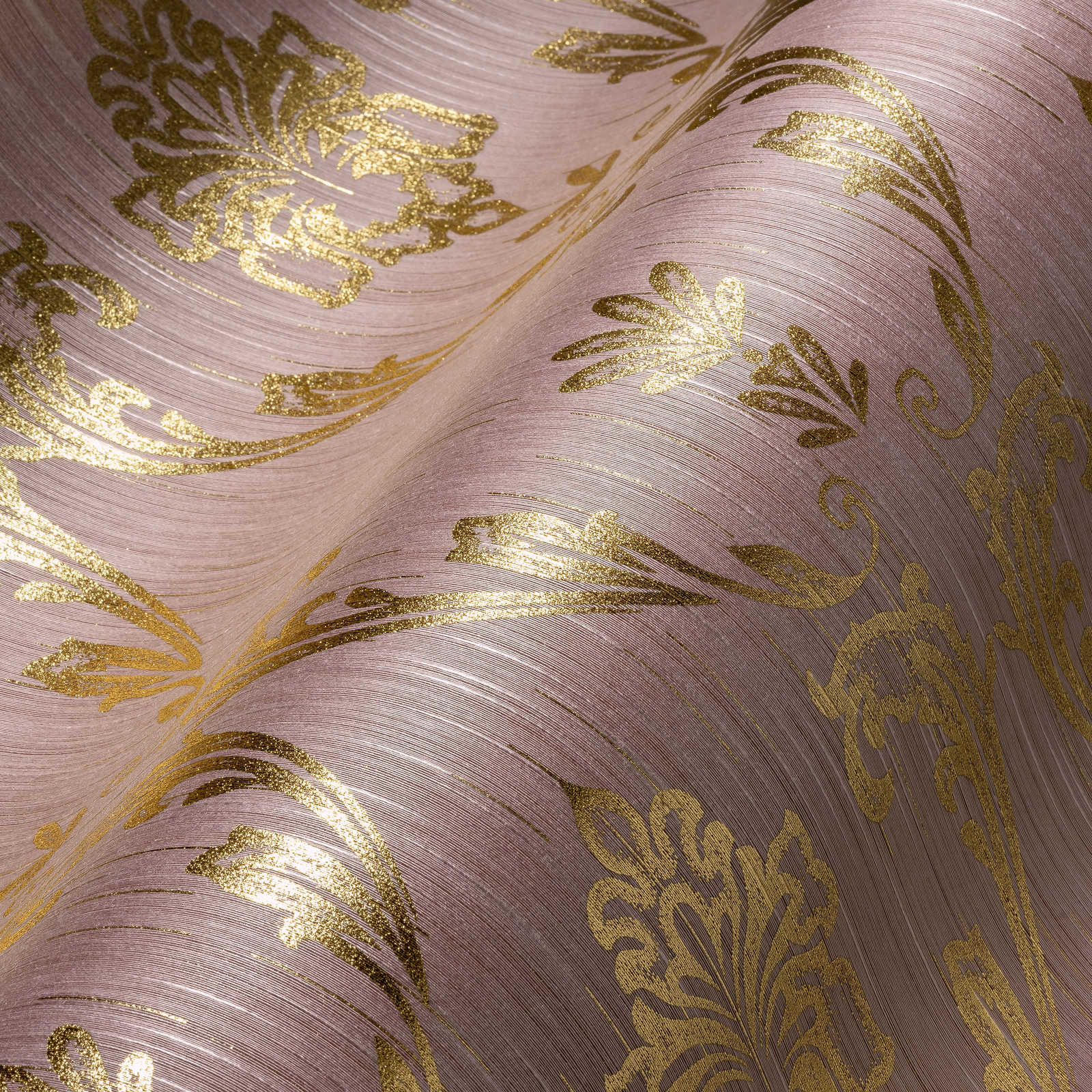             Ornamenttapete mit floralen Elementen in Gold – Gold, Rosa
        