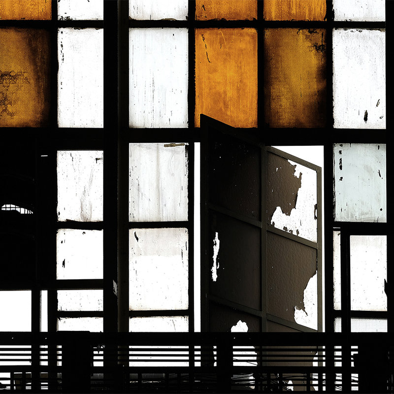 Bronx 2 - Fototapete, Loft mit Buntglas-Fenstern – Orange, Schwarz | Perlmutt Glattvlies
