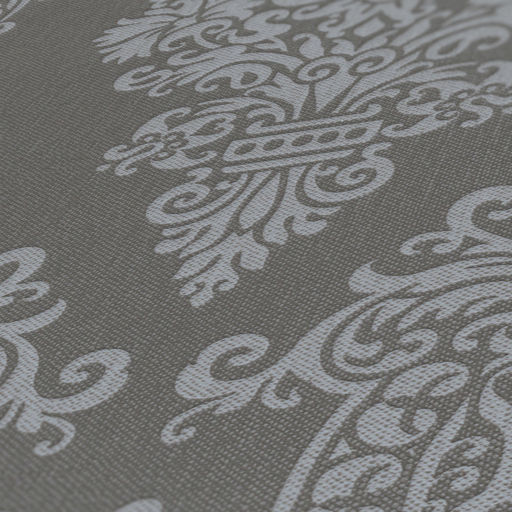             Klassische Ornament-Tapete mit floralem Muster – Grau
        