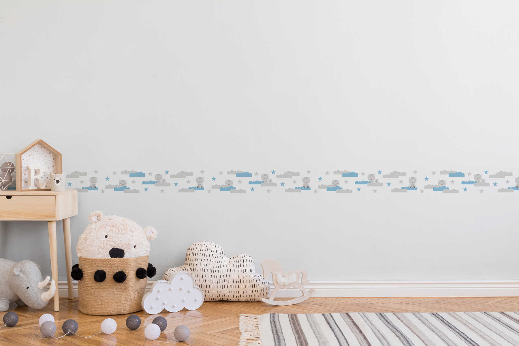             Selbstklebende Jungen Babyzimmer Bordüre "Bärenhimmel" – Grau, Blau, Weiß
        