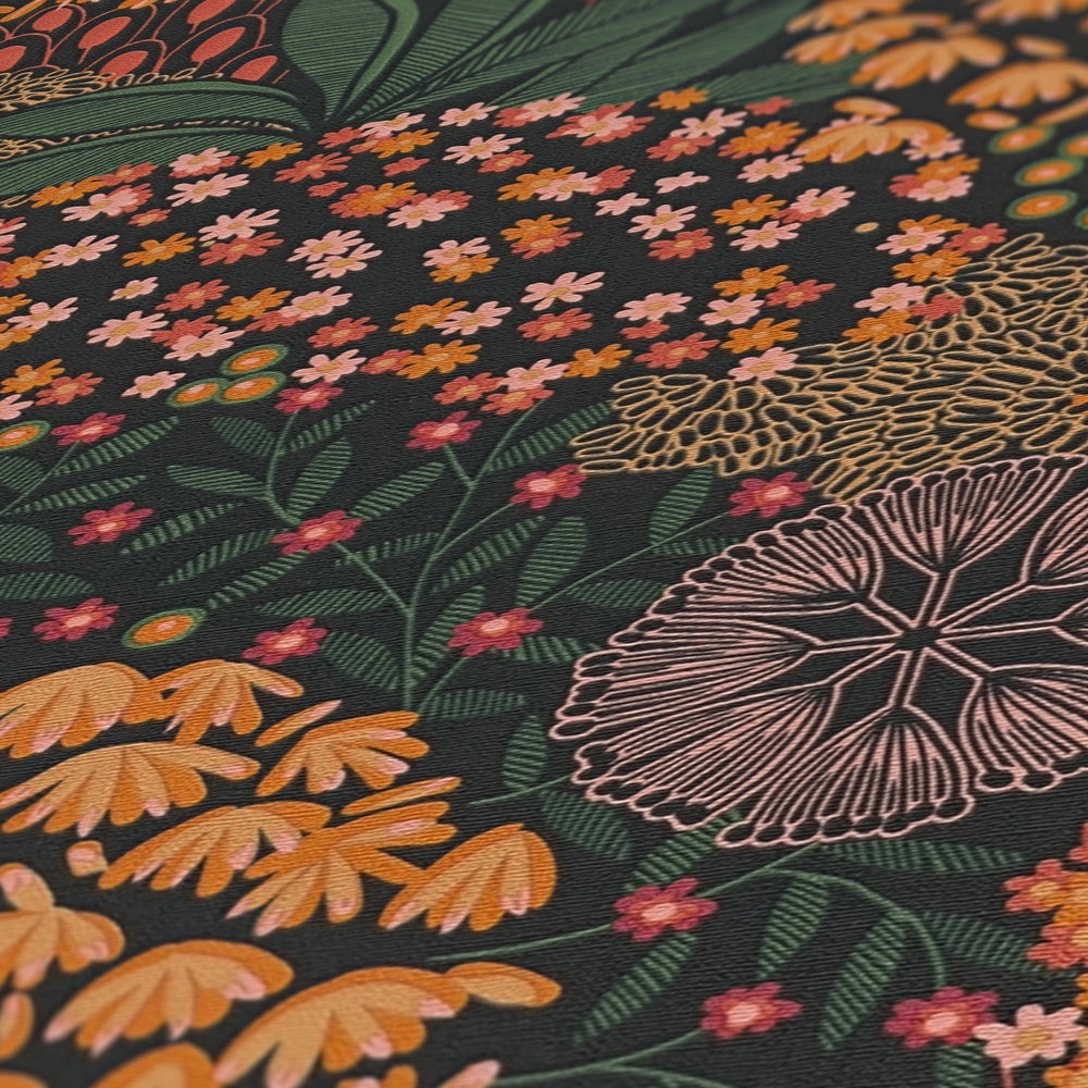             Tapete mit Vintage Blumendesgin – Schwarz, Grün, Orange
        