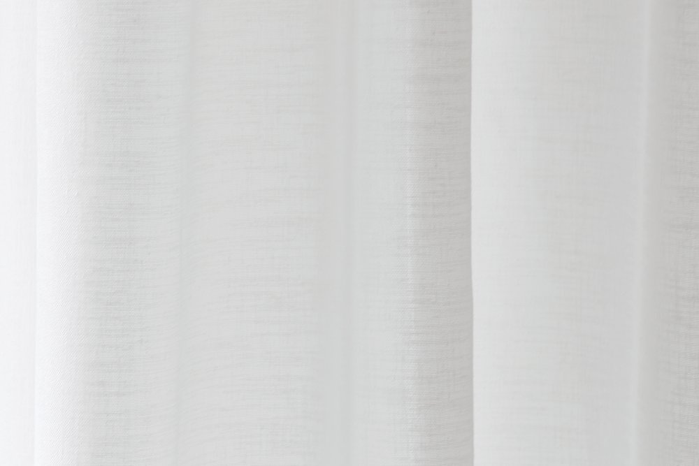             Dekorativer Schlaufenschal 140 cm x 245 cm Kunstfaser weiß
        