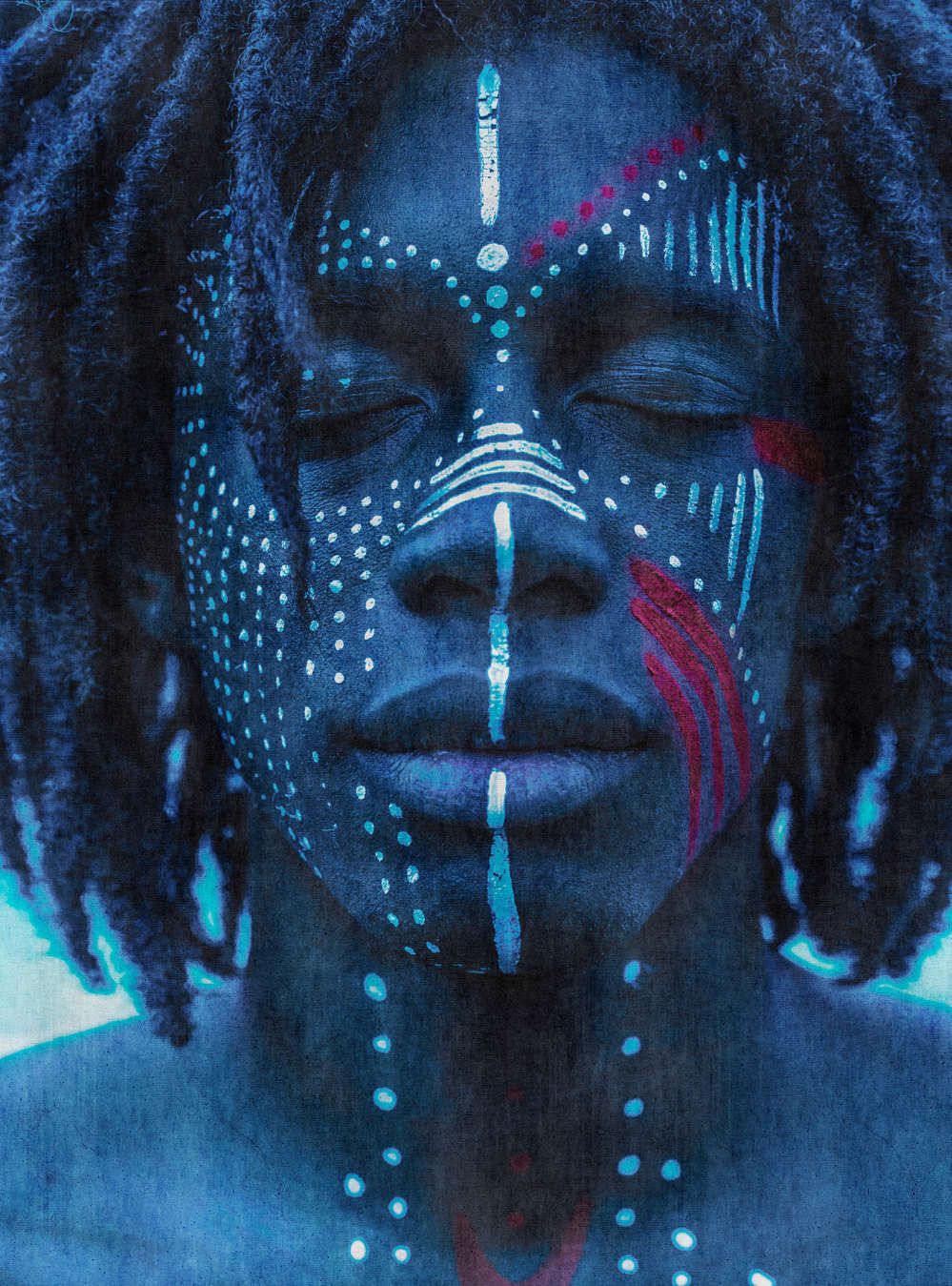             Fototapete »mikala« - Afrikanisches Portrait blau mit Gobelinstruktur – Glattes, leicht glänzendes Premiumvlies
        