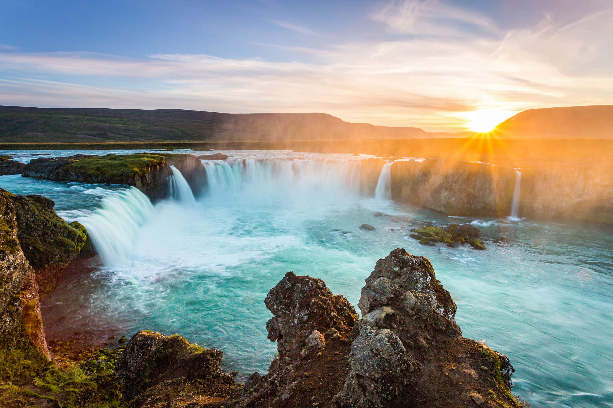             Natur Fototapete Wasserfälle mit Sonnenuntergang auf Premium Glattvlies
        