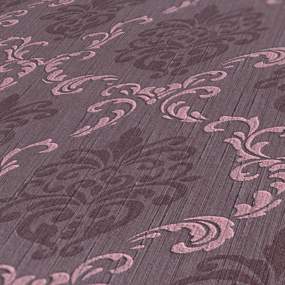             Barock Tapete mit Ornamenten & Strukturmuster – Violett
        