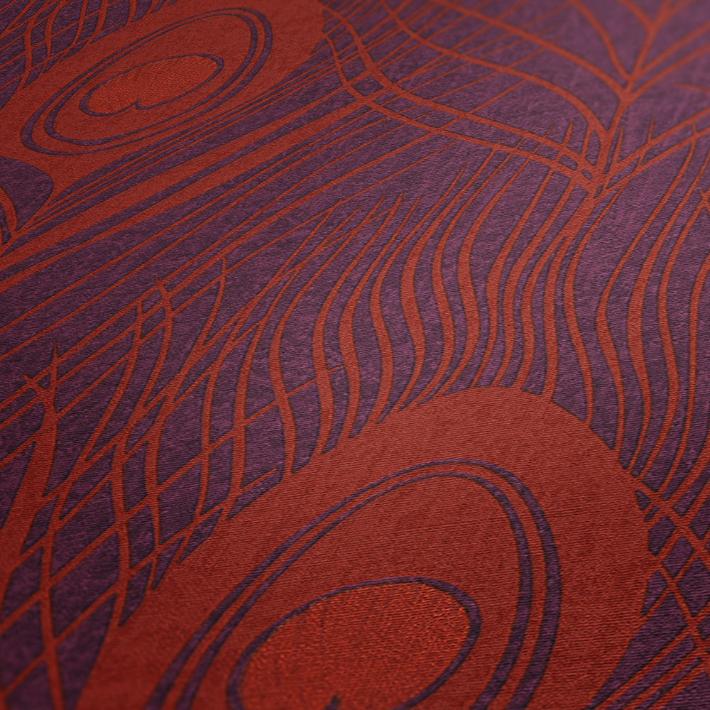             Magenta Vliestapete mit Pfauenfedern – Rot, Violett, Gold
        