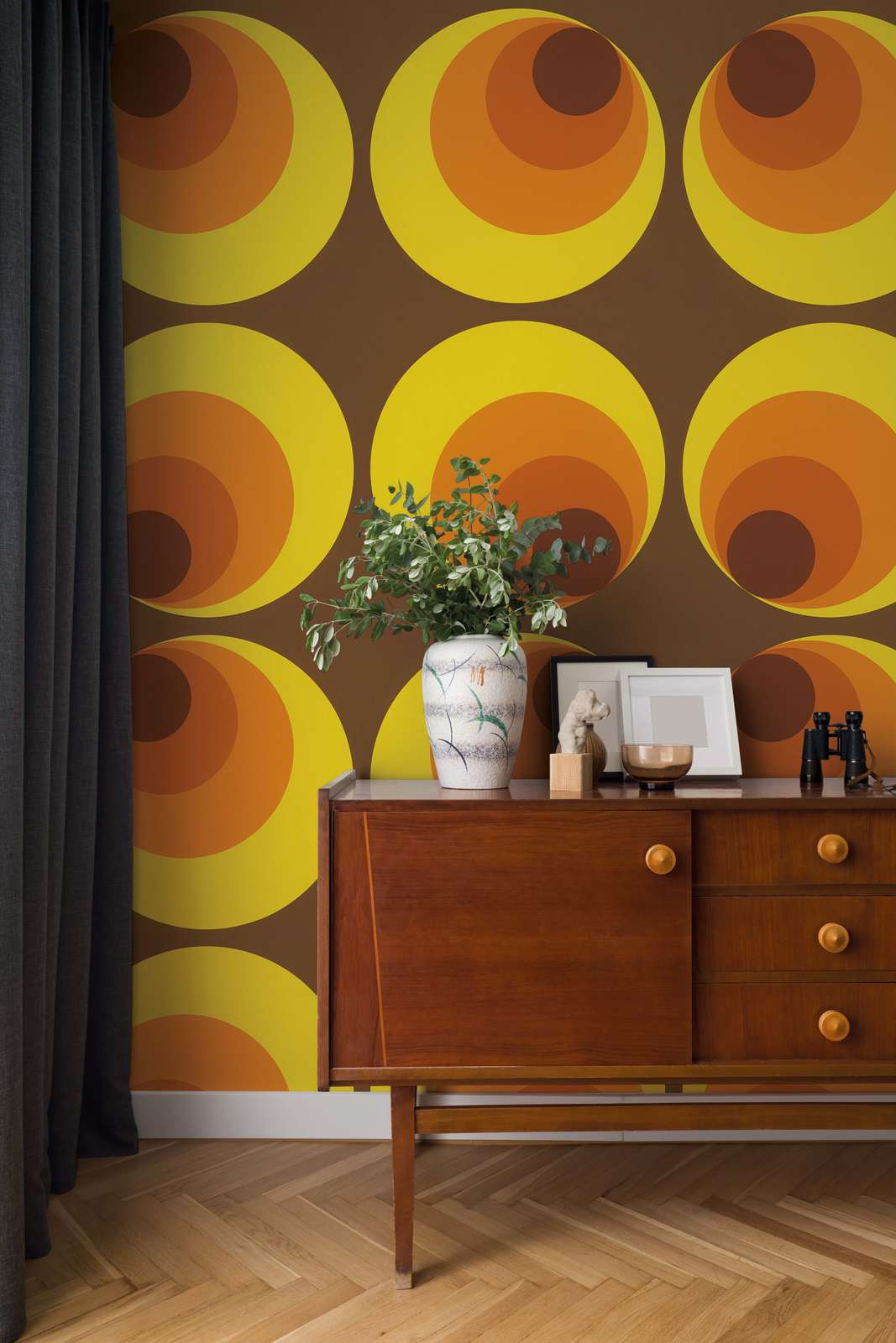             Vintage Tapete mit Retro Design – Braun, Gelb, Orange
        