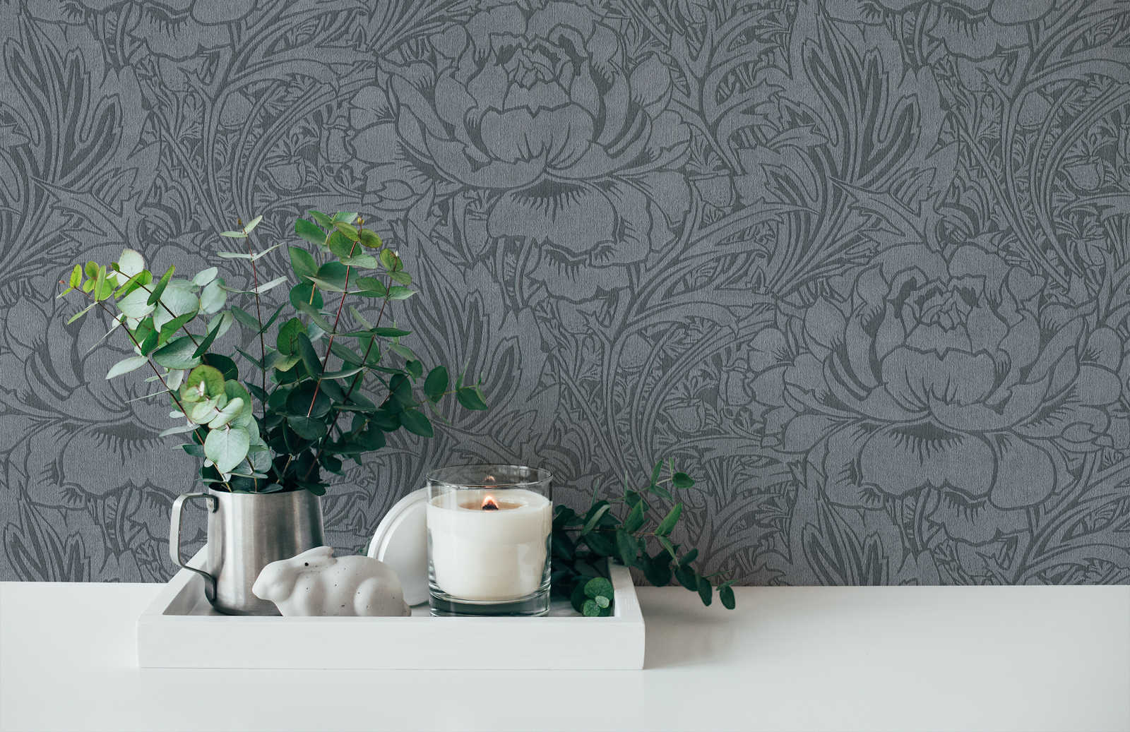             Blumentapete Grau mit floralem Jugendstil Design
        
