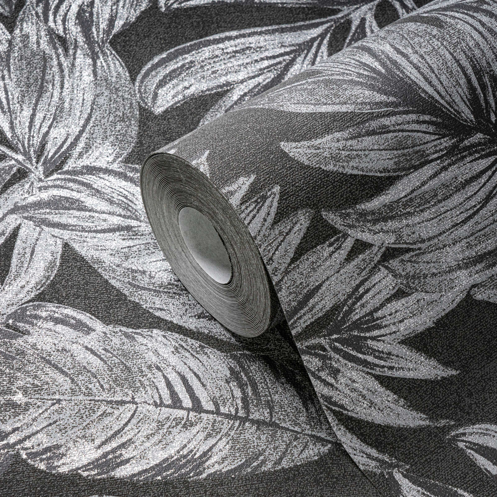             Florale Vliestapete mit Dschungel Bemusterung – Anthrazit, Grau, Silber
        