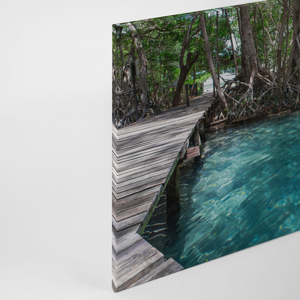             Leinwand mit Holzweg über einen See im Dschungel – 0,90 m x 0,60 m
        
