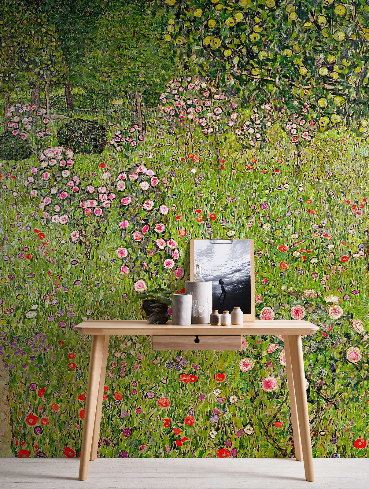            Fototapete "Obstgarten mit Rosen" von Gustav Klimt
        