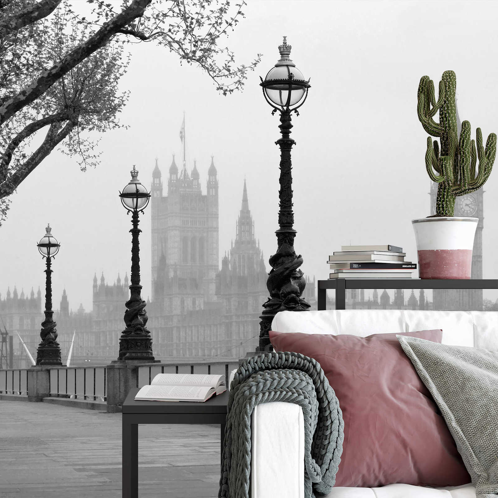             Fototapete London im Nebel – Schwarz, Weiß, Grau
        