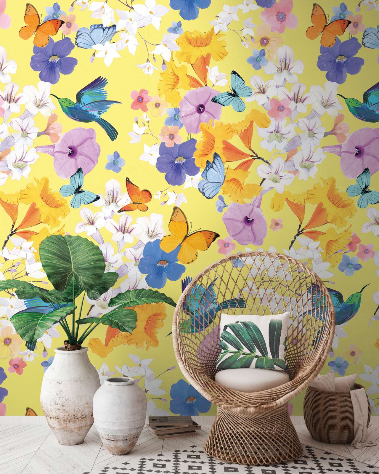             Blumen Tapete mit Schmetterlingen und Vögeln – Bunt, Gelb, Blau
        