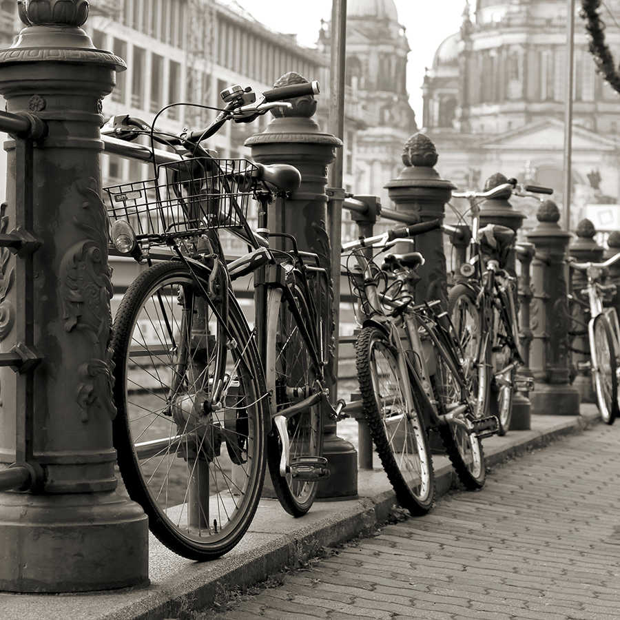 Stadt Fototapete Fahrräder am Flussgeländer auf Perlmutt Glattvlies
