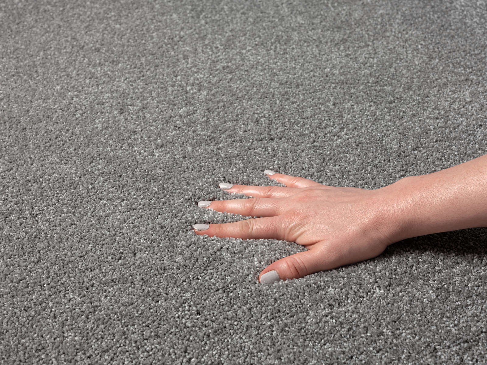             Flauschiger Kurzflor Teppich in Grau – 200 x 140 cm
        