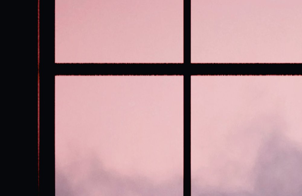             Sky 1 - Fototapete Fenster Ausblick Sonnenaufgang – Rosa, Schwarz | Perlmutt Glattvlies
        