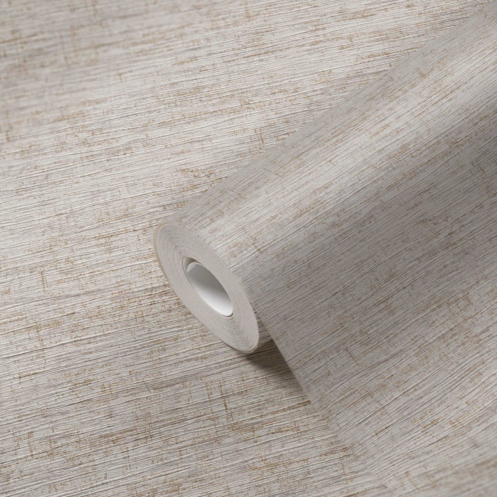             Melierte Tapete mit textilem Prägemuster – Beige, Grau, Metallic
        