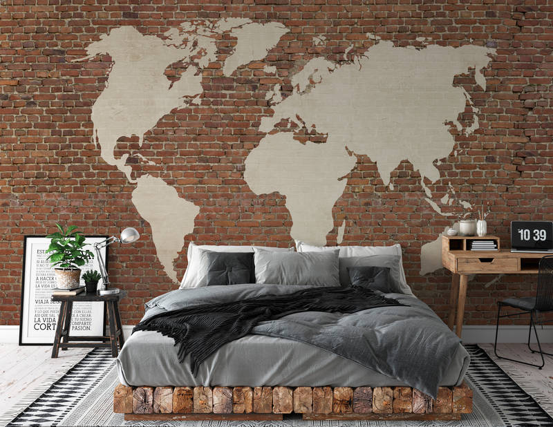 Raumbild Fototapete Steinmauer & Weltkarten Motiv