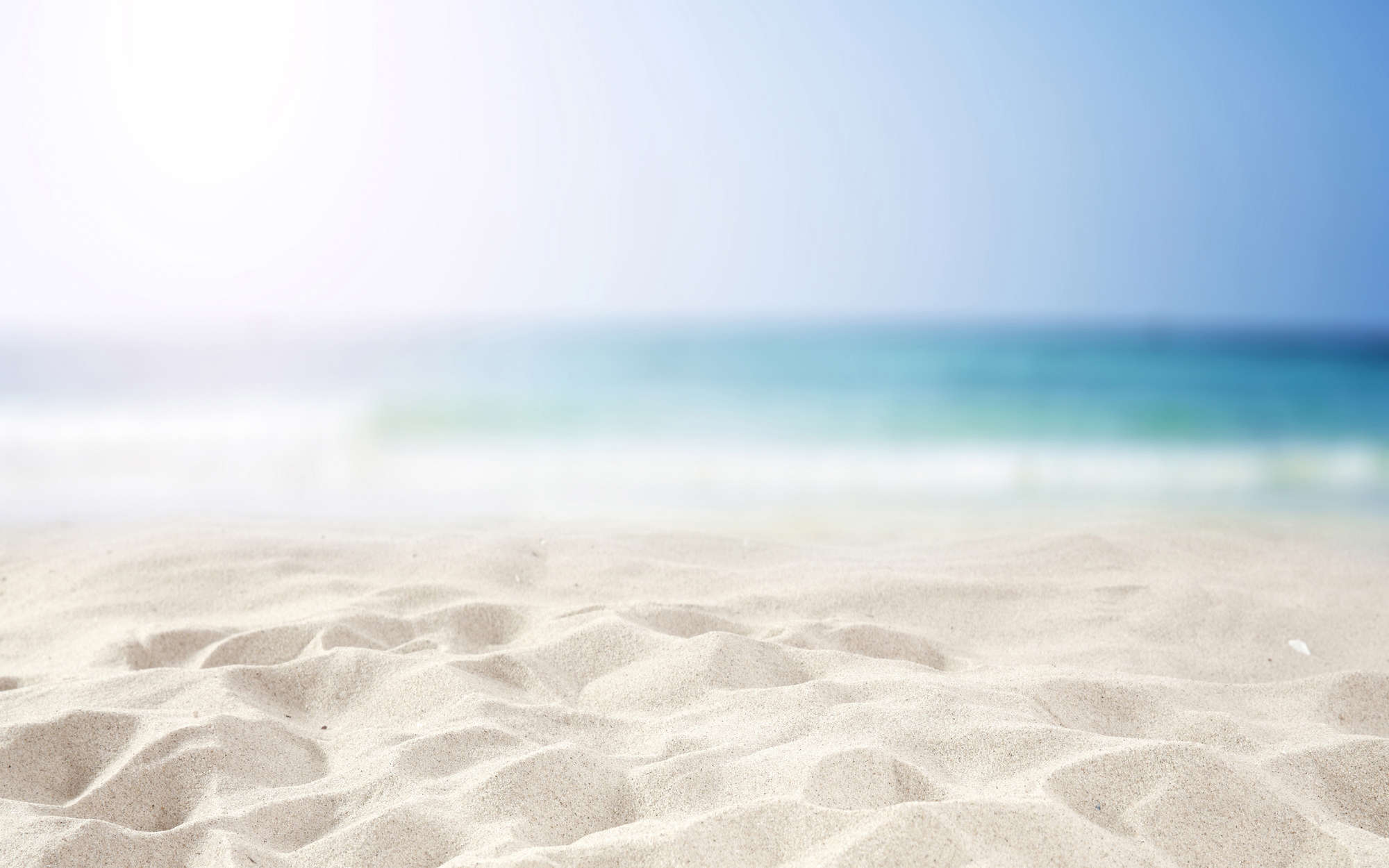             Fototapete Strand mit Sand in Weiß – Perlmutt Glattvlies
        