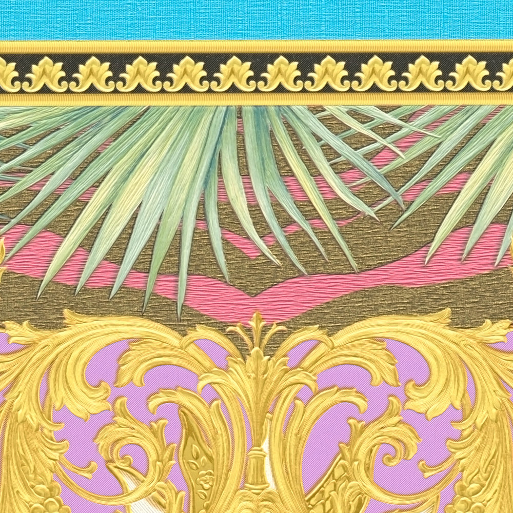             Bunte VERSACE Tapete mit Gold-Ornament und Dschungel Motiv
        