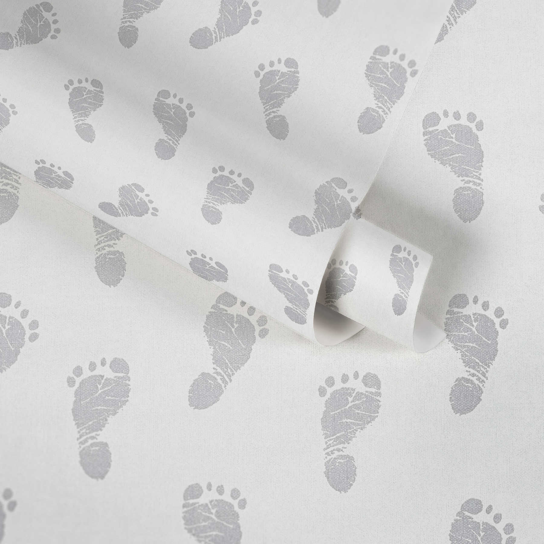             Baby Tapete mit Füßchen-Muster – Metallic, Weiß
        