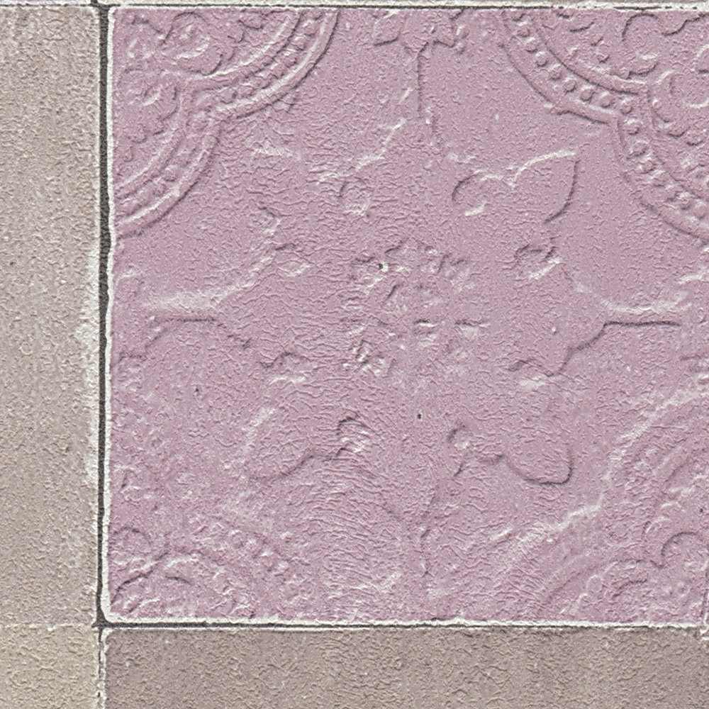             Orientalische Fliesentapete – Grau, Violett, Beige
        