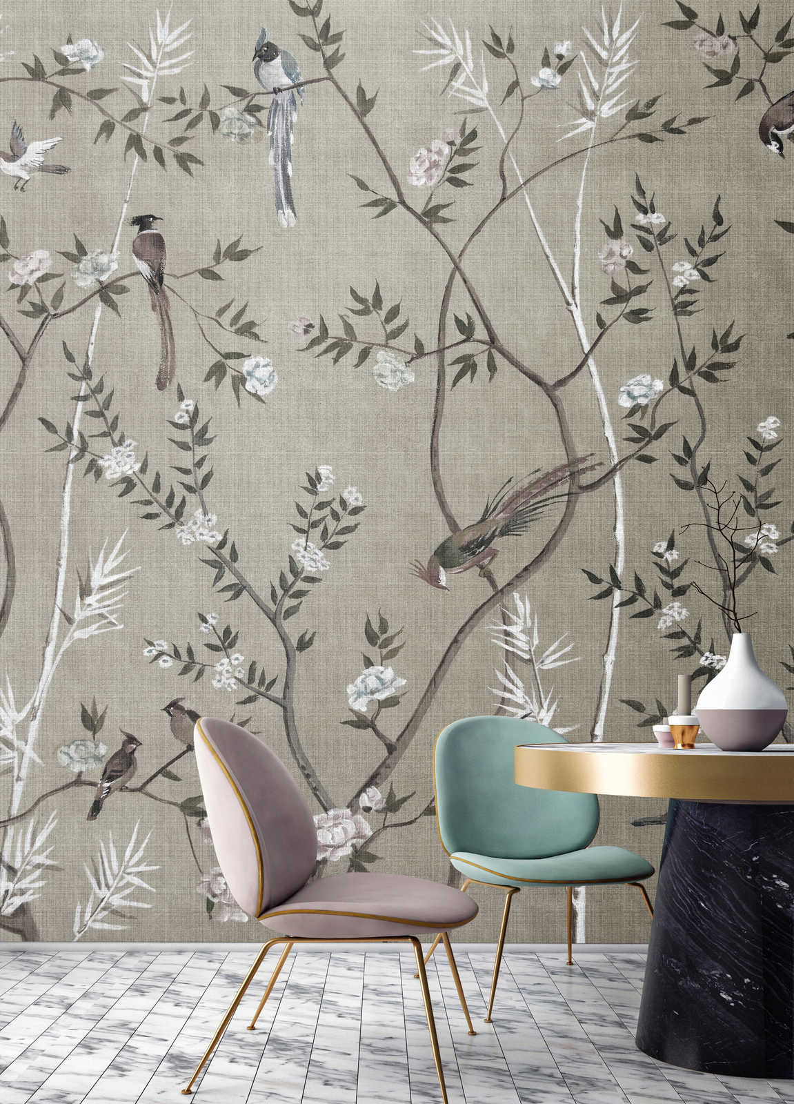             Tea Room 2 – Fototapete Vögel & Blüten Design in Greige
        