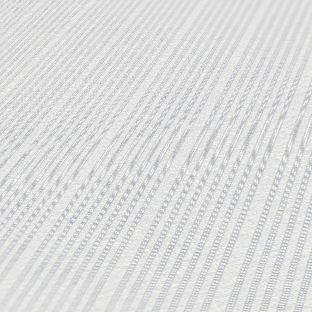             Überstreichbare Tapete mit 3D Streifenmuster – Weiß
        