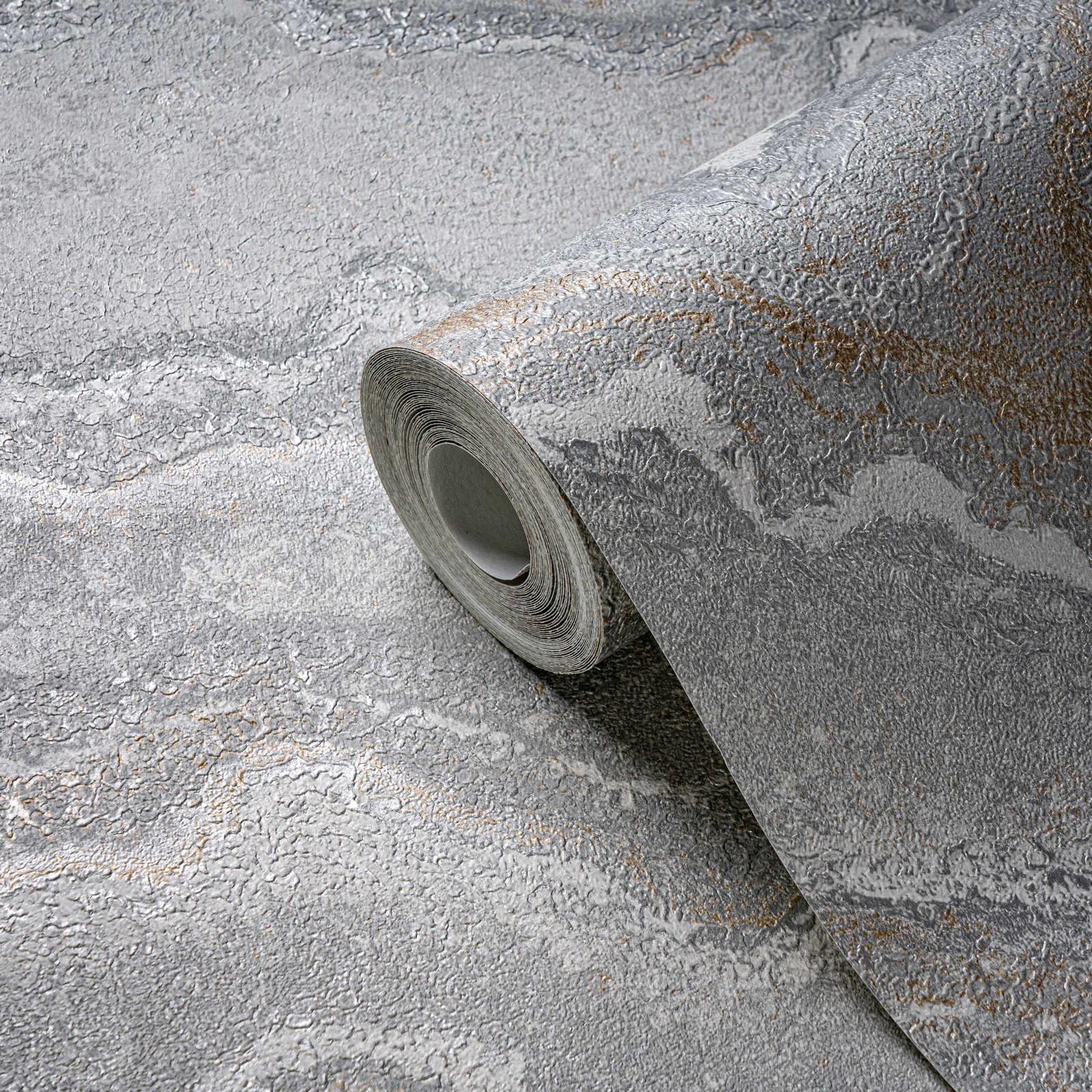             Vliestapete mit Marmor Bemusterung – Grau, Silber, Gold
        